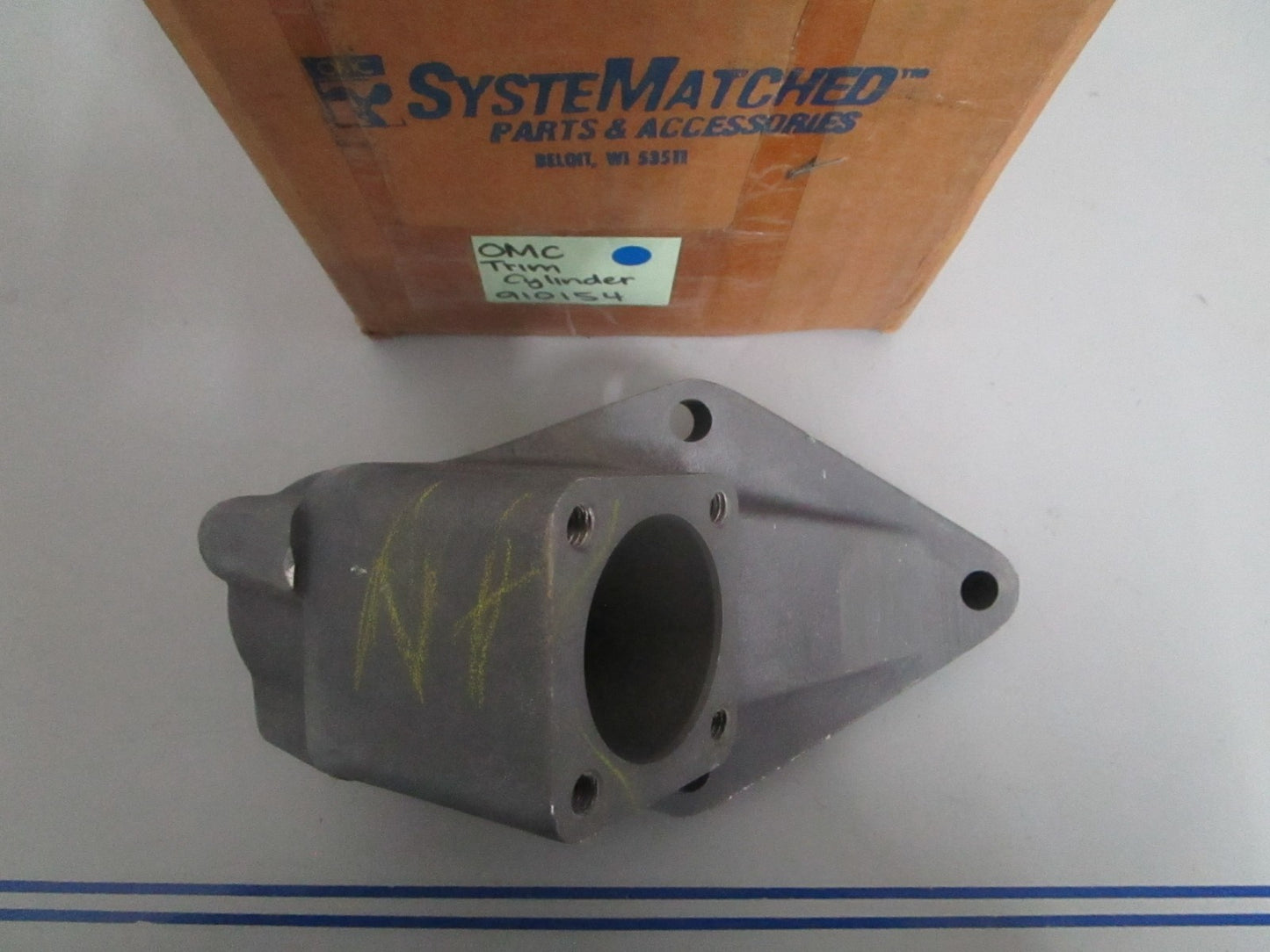 NEW OEM 910154 0910154 OMC Johnson Evinrude Trim Cylinder 0820