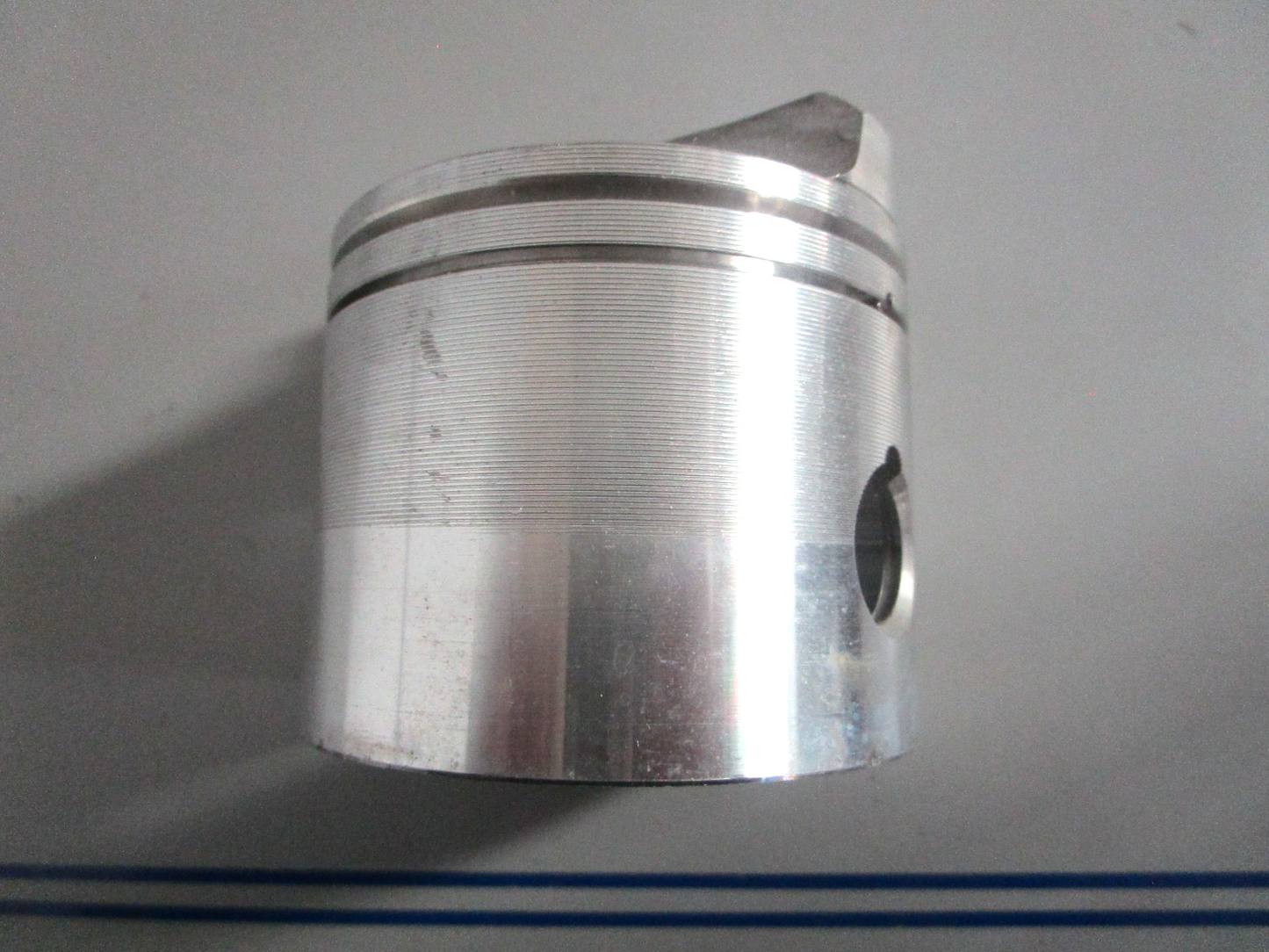 NEW OEM 378526 0378526 317806 OMC Johnson Evinrude .020 Piston 0820