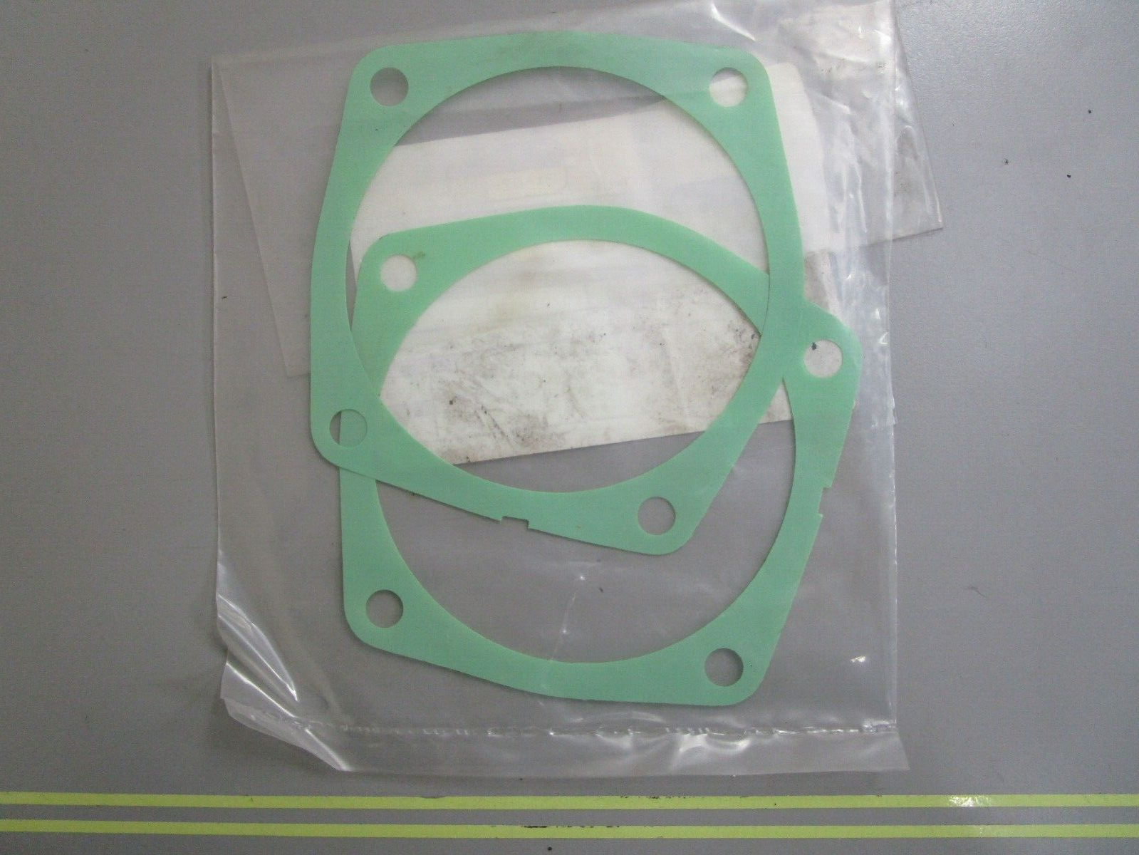 *NEW OEM* (LOT OF 2) 0770 OMC Johnson Evinrude Green .003 Shim 911678 0911678