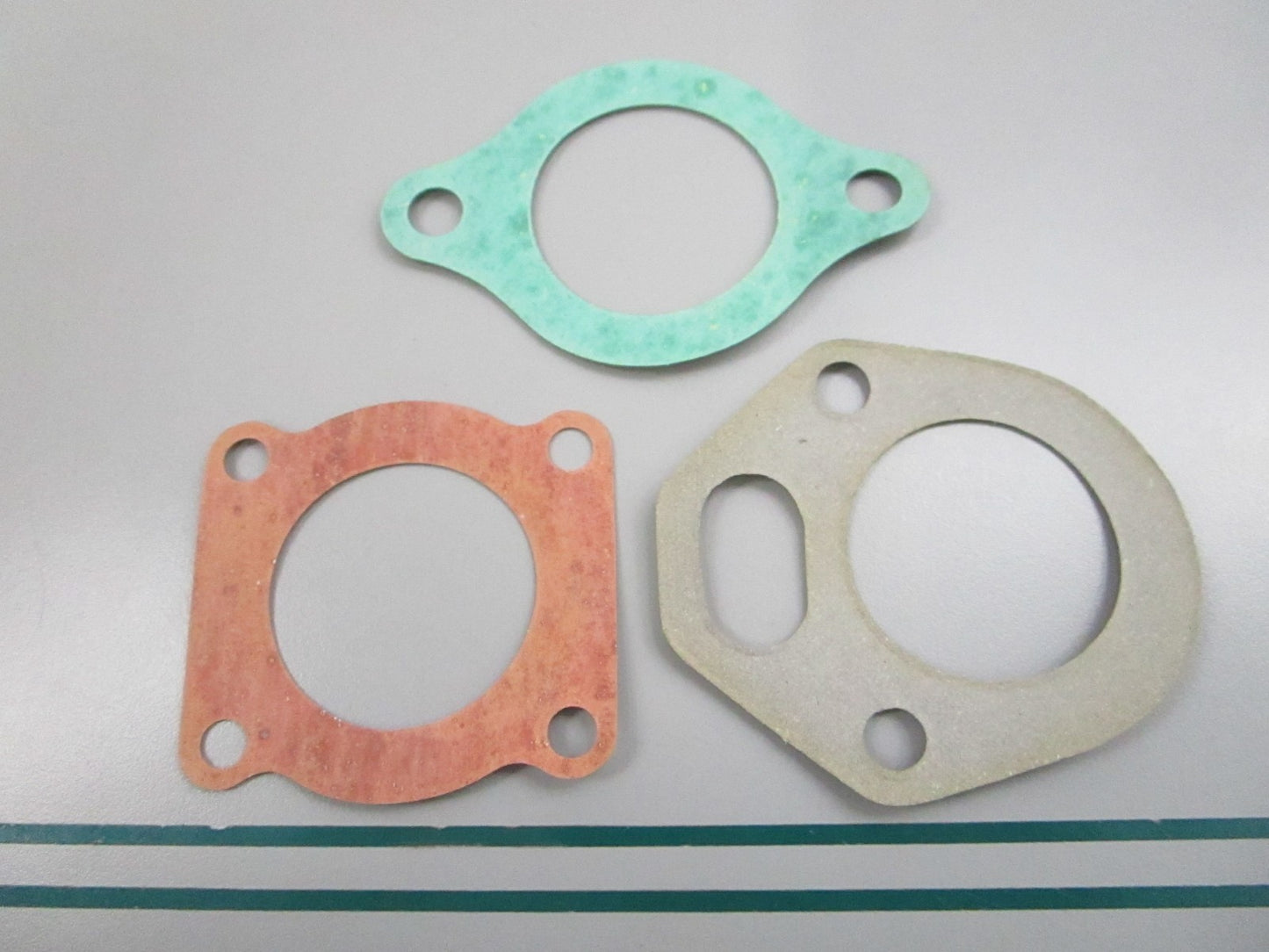 NEW OEM 876305-4 Volvo Penta Thermostat Kit 0810