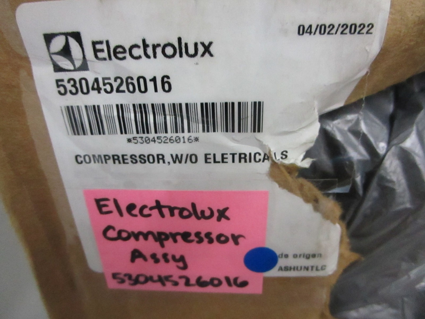 *NEW OEM* 0820 Electrolux Compressor Assy 5304526016