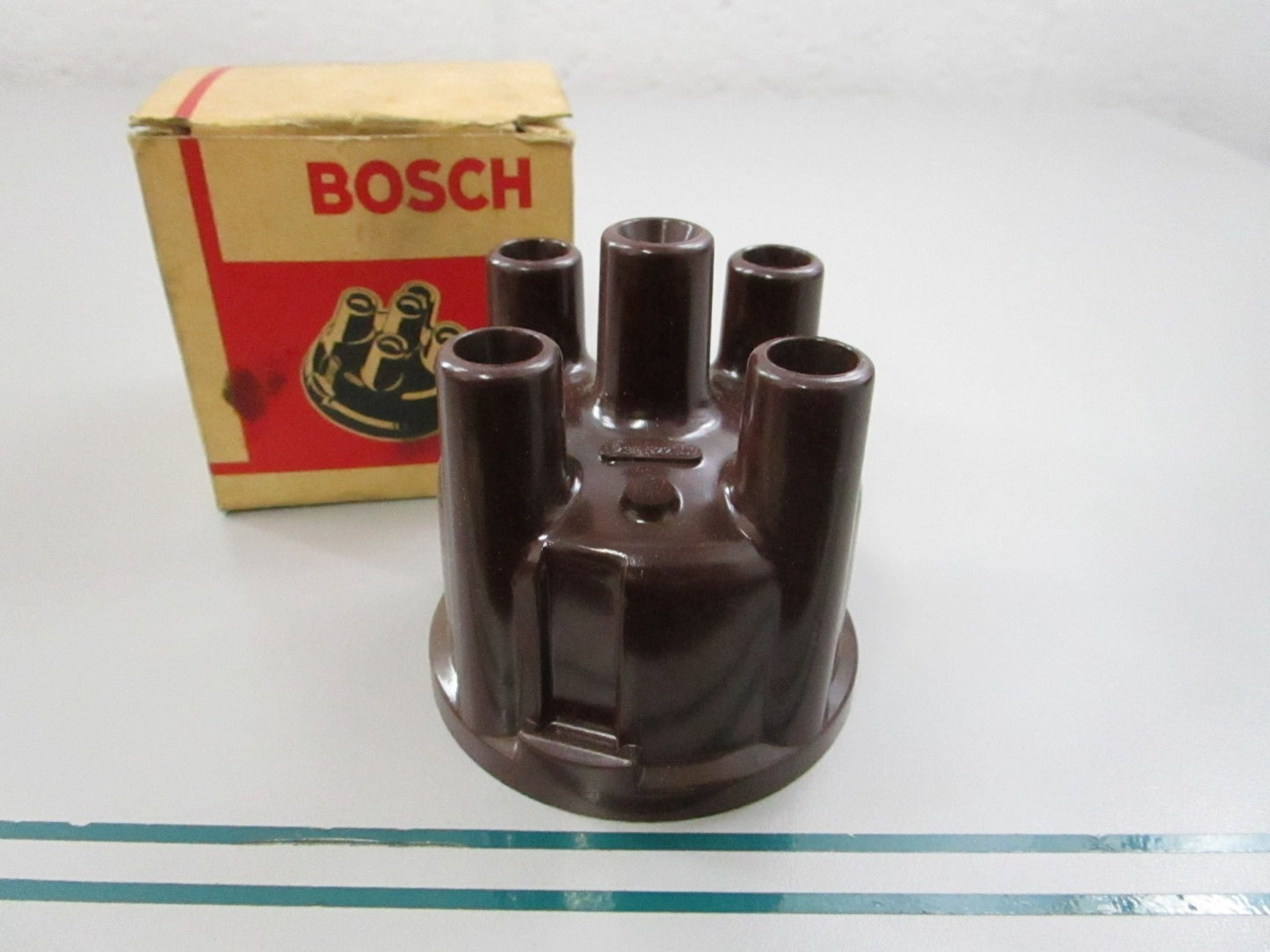 NEW OEM 1235522107 Bosch Distributor Cap 0810