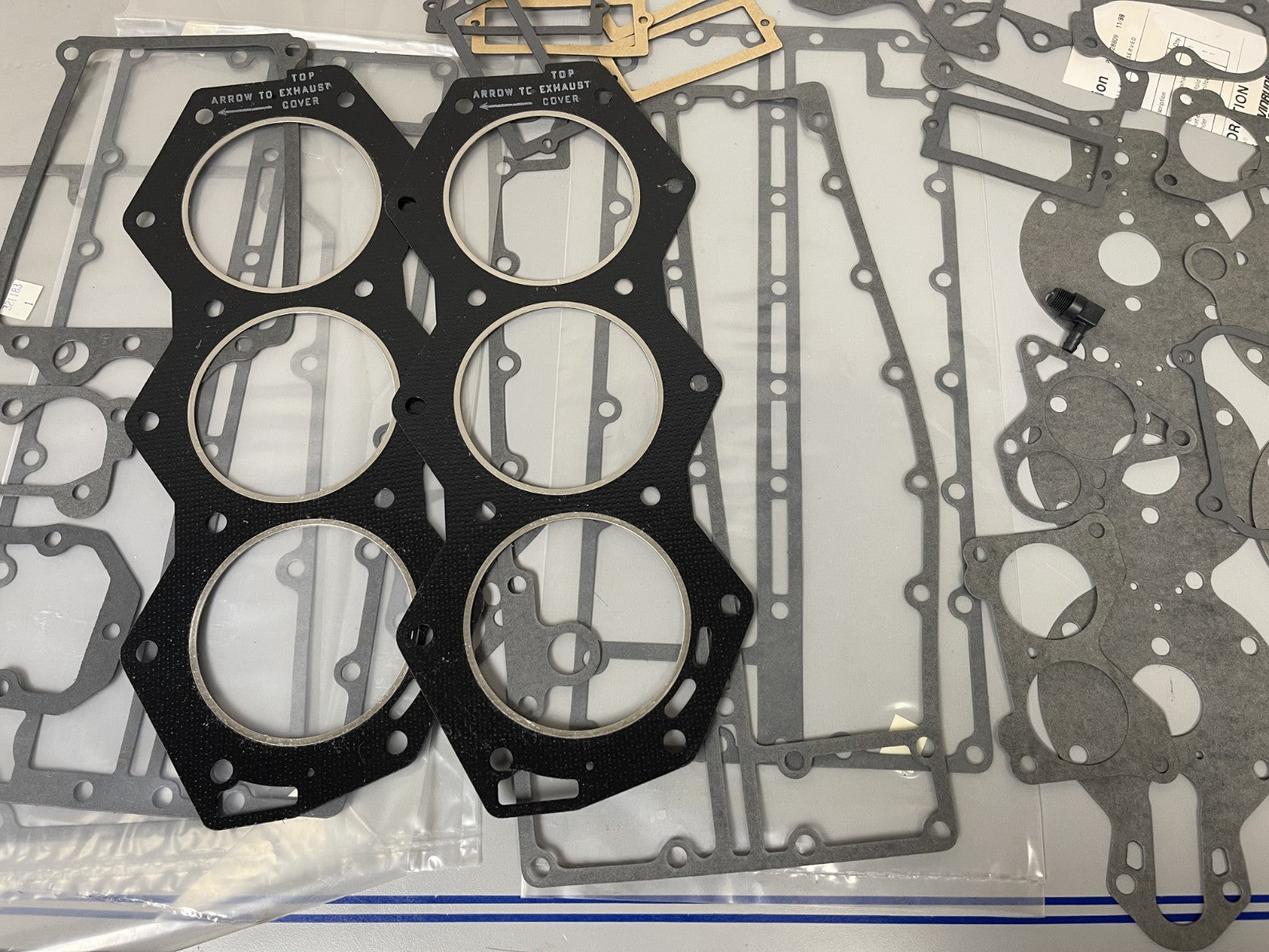 *NEW OEM* 0670 Johnson Evinrude Gaskt Set 391988 0391988