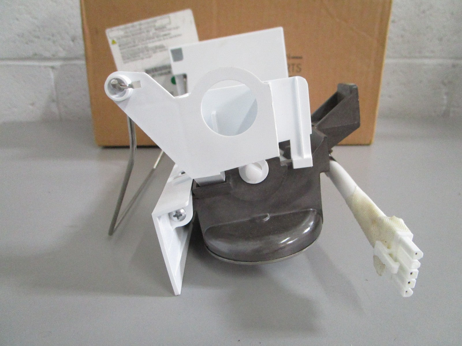 NEW OEM W11565638 Whirlpool Icemaker 0820