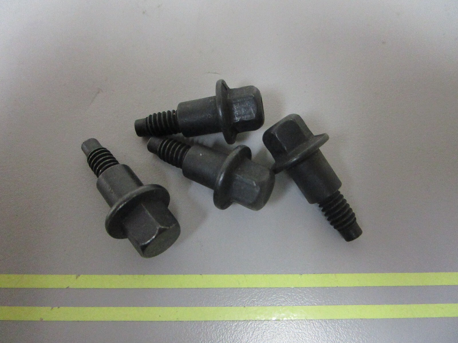 *NEW OEM* (LOT OF 4) 0720 Volvo Penta Screw 3855737