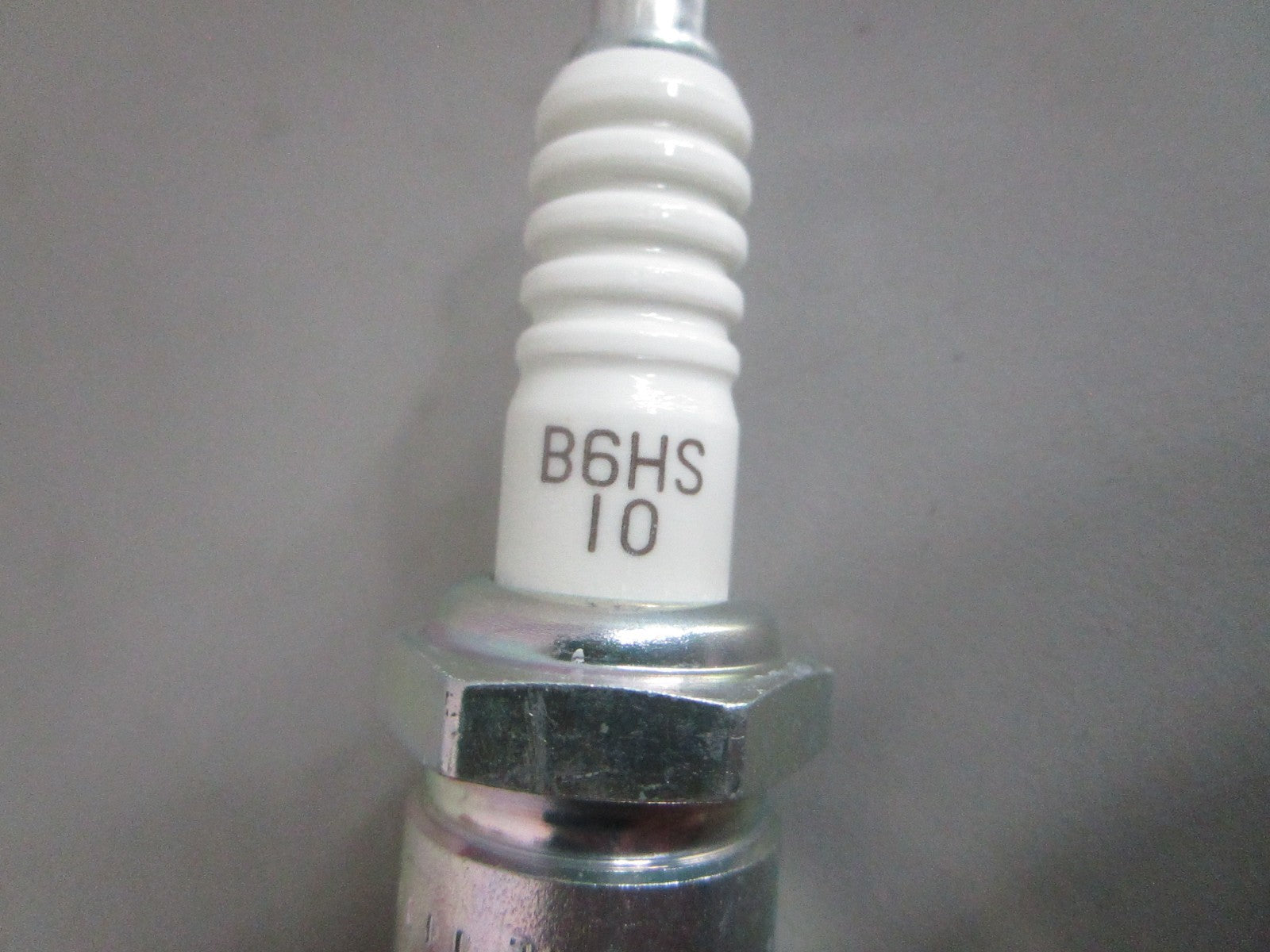 NEW OEM (LOT OF 5) B6HS-10 NGK Spark Plug 0820