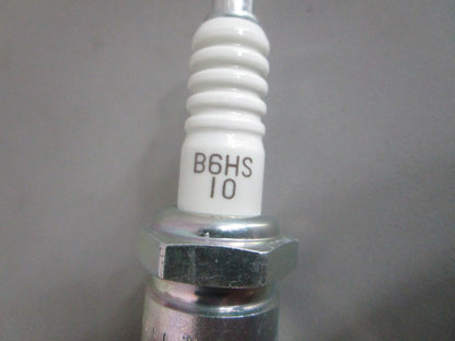 NEW OEM (LOT OF 5) B6HS-10 NGK Spark Plug 0820