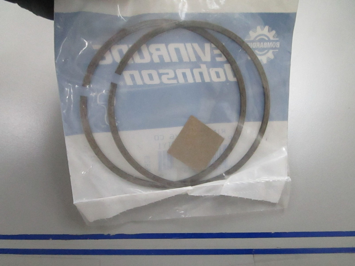 *NEW OEM* 0810 OMC Johnson Evinrude 2 Piston Ring Set 436353 0436353