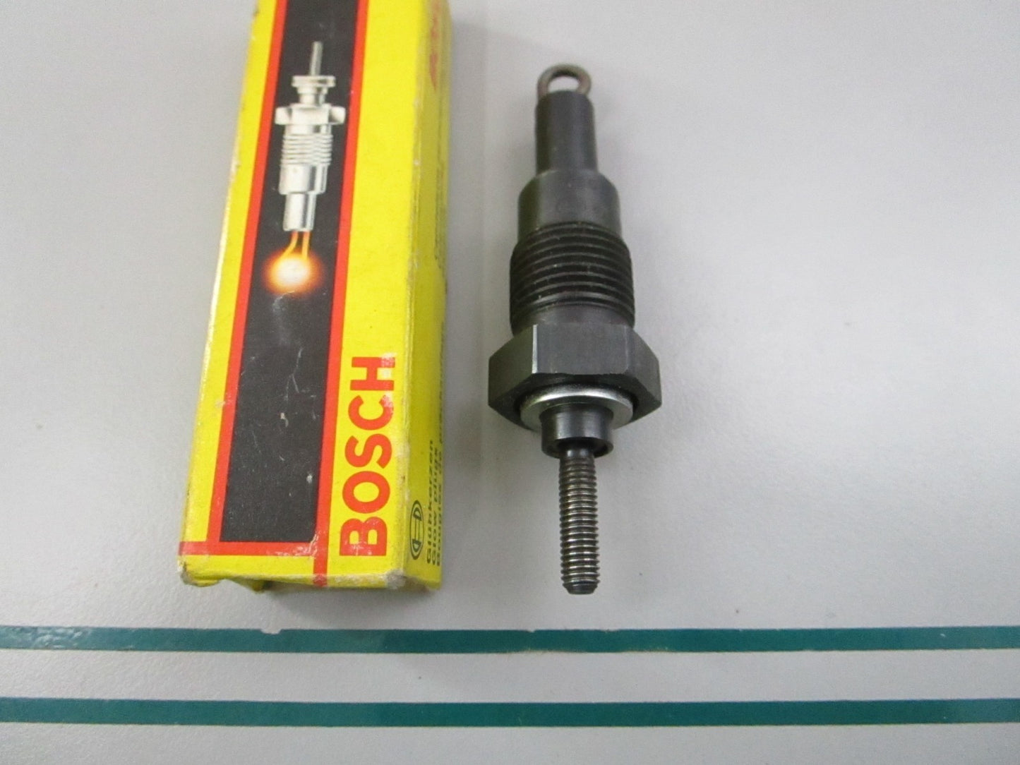 NEW OEM 0250001016770 Bosch Glow Plug 0810