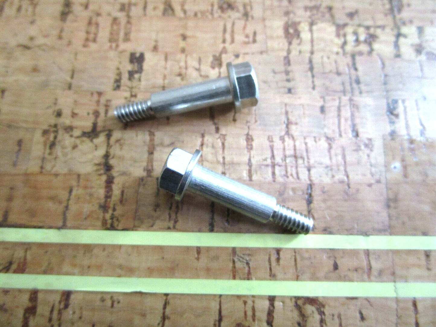 *NEW OEM* (LOT OF 2) 0750 OMC Johnson Evinrude ANCHOR BLOCK SCREW 332638 0332638