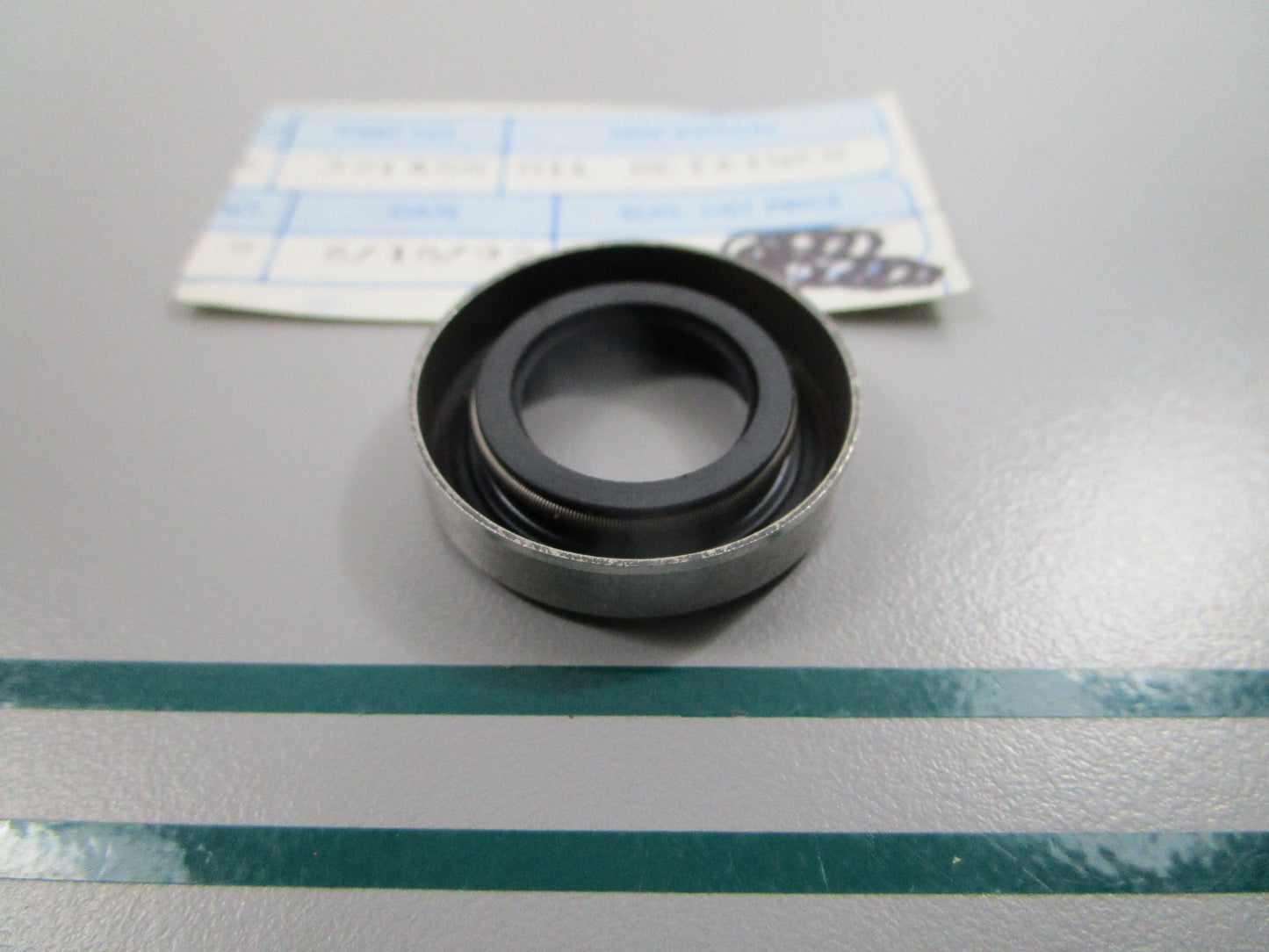 NEW OEM 321459 0321459 OMC Johnson Evinrude Oil Retainer 0810