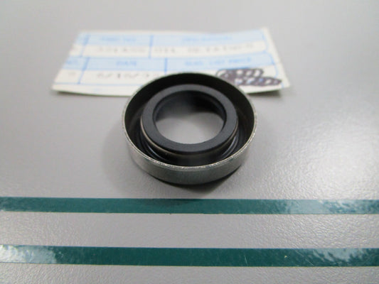 NEW OEM 321459 0321459 OMC Johnson Evinrude Oil Retainer 0810