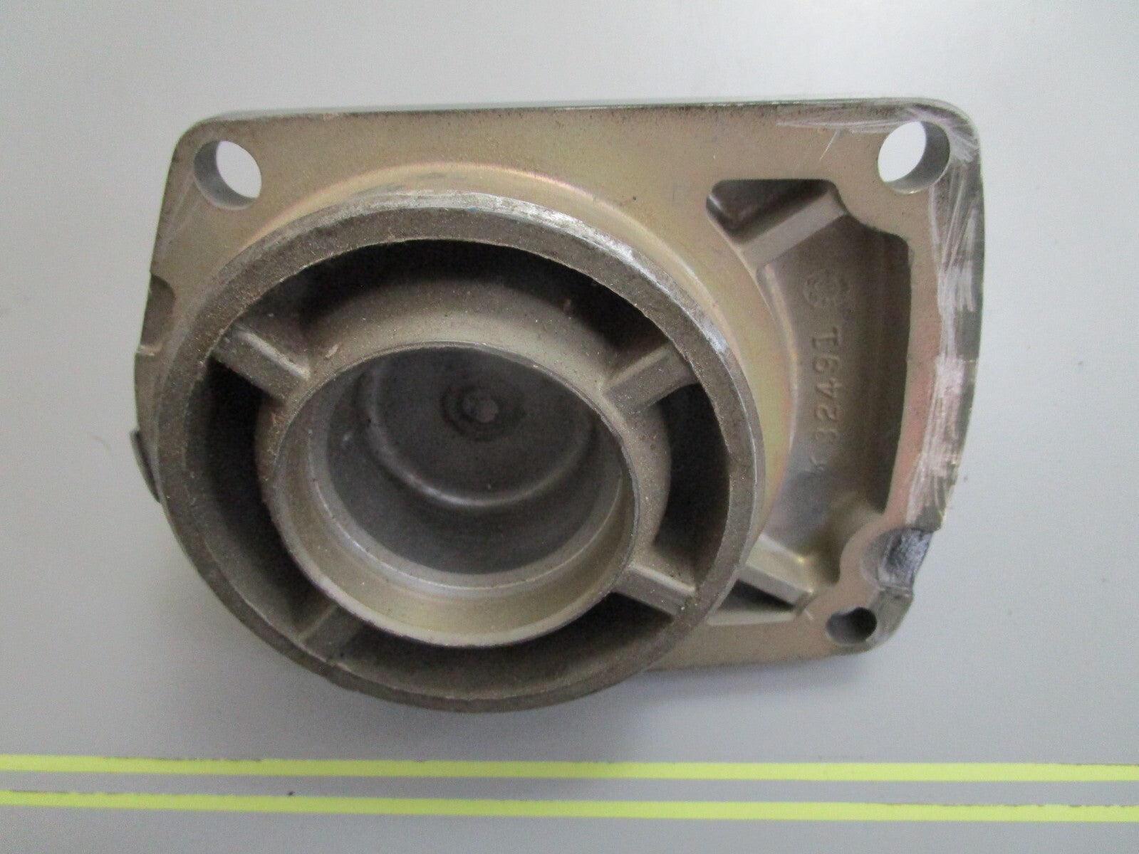 *NEW OEM* 0820 Mercury Outdrive Cover Cap 32491A1