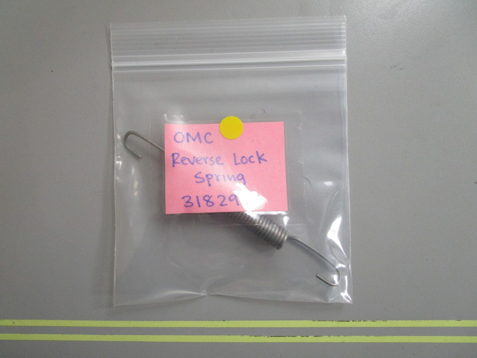 *NEW OEM* 0810 OMC Johnson Evinrude Reverse Lock Spring 318290 0318290