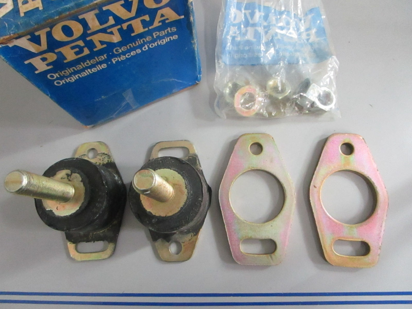 *NEW OEM* 0820 Volvo Penta Rubber Suspension 834353