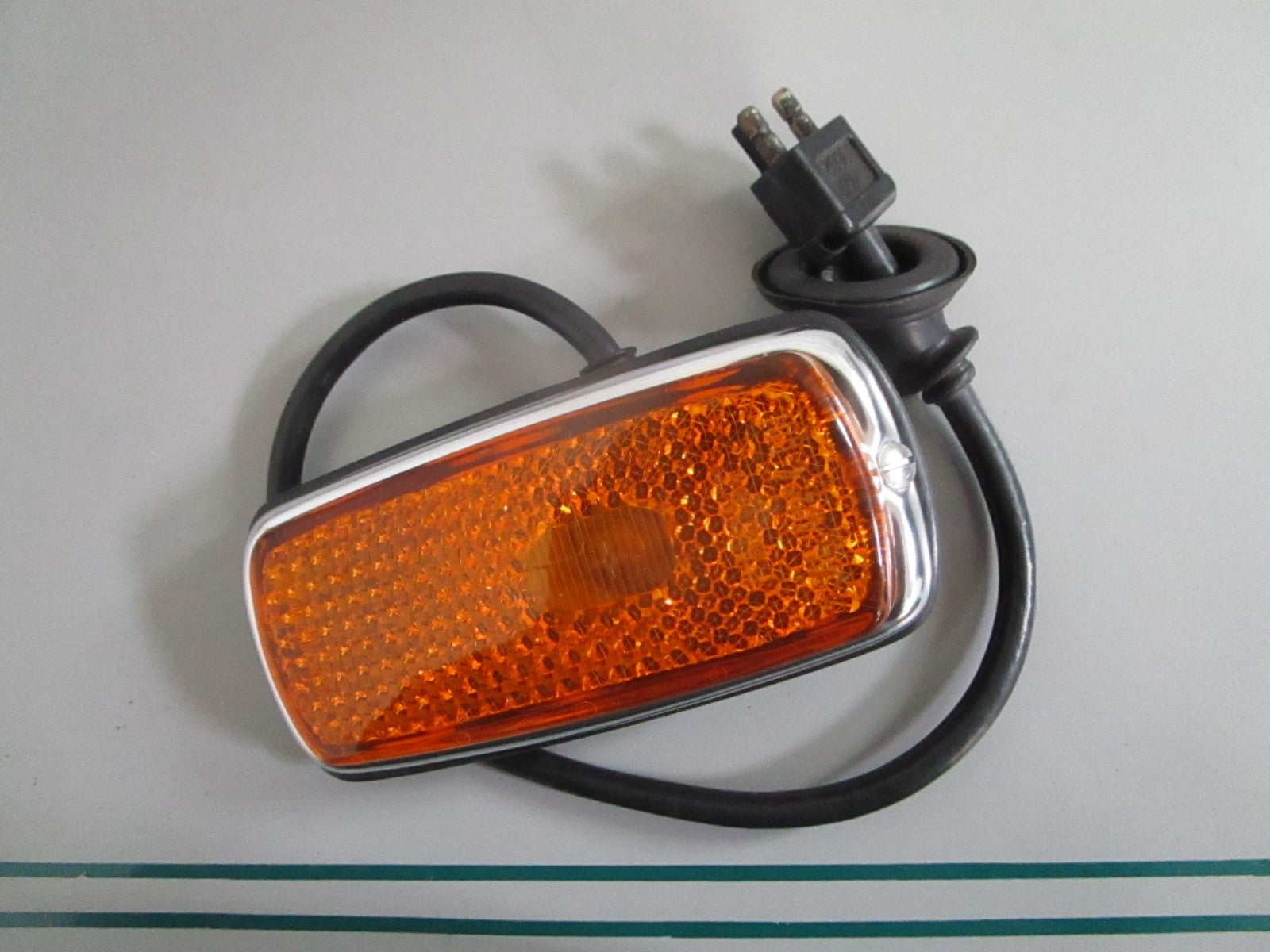 NEW OEM 0008260341 Mercedes-Benz LH Front Side Marker Light 0820