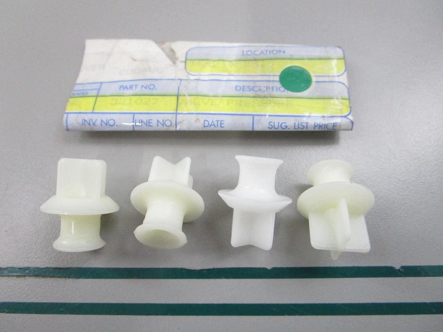 NEW OEM (LOT OF 4) 321027 0321027 OMC Johnson Evinrude Pressure Valve 0810