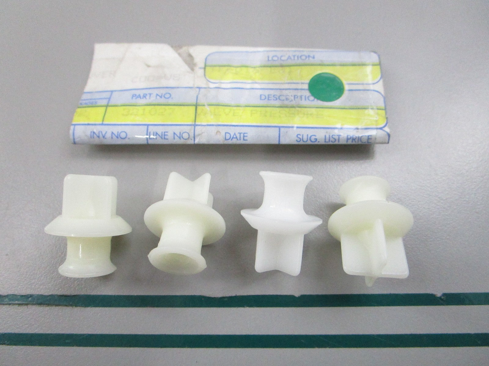 NEW OEM (LOT OF 4) 321027 0321027 OMC Johnson Evinrude Pressure Valve 0810