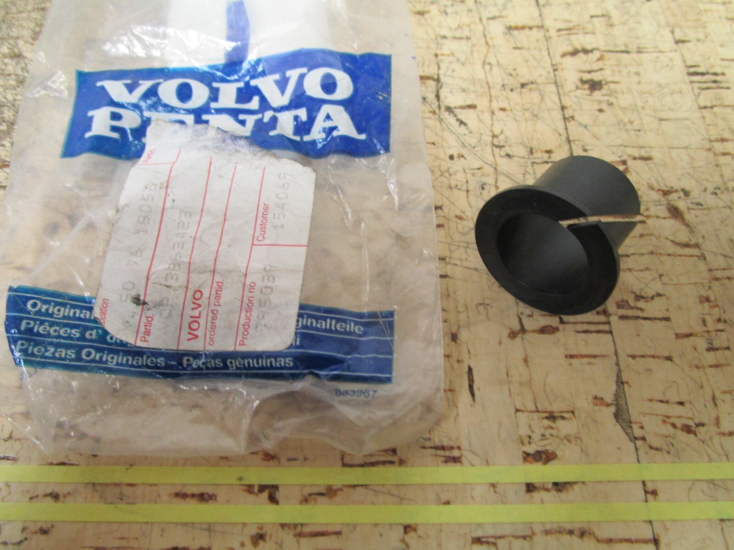 *NEW OEM* 0810 Volvo Penta Bushing 3853423