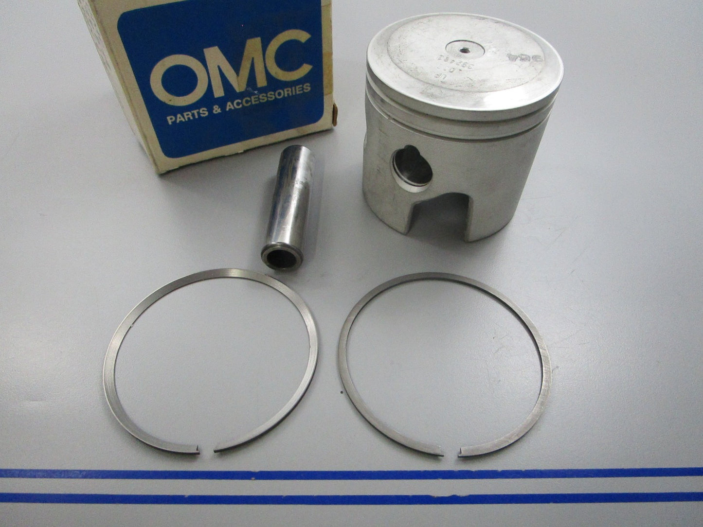 NEW OEM 396579 0396579 OMC Johnson Evinrude Piston Kit 0810