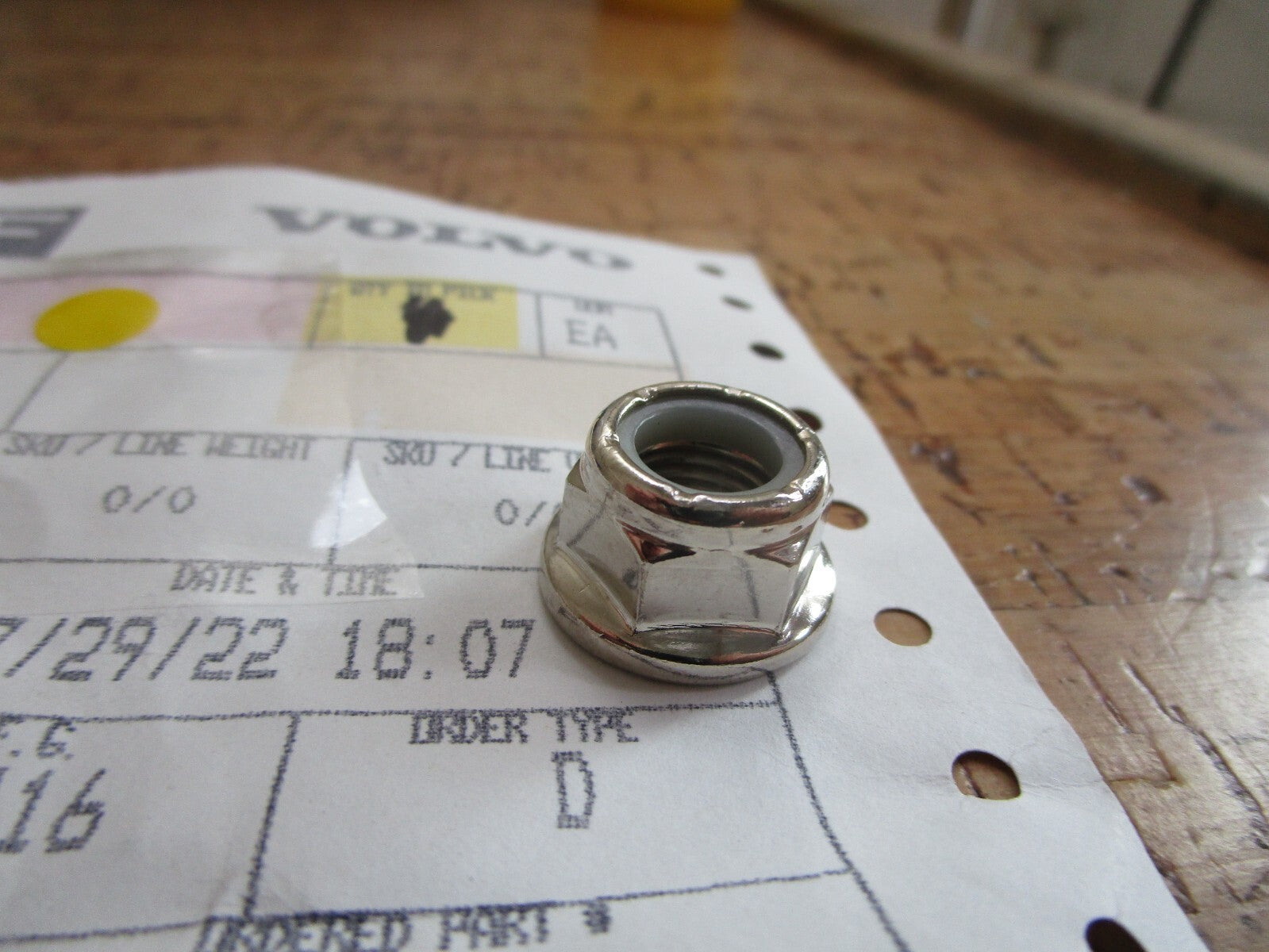 *NEW OEM* 0810 Volvo Penta Nut 3853329