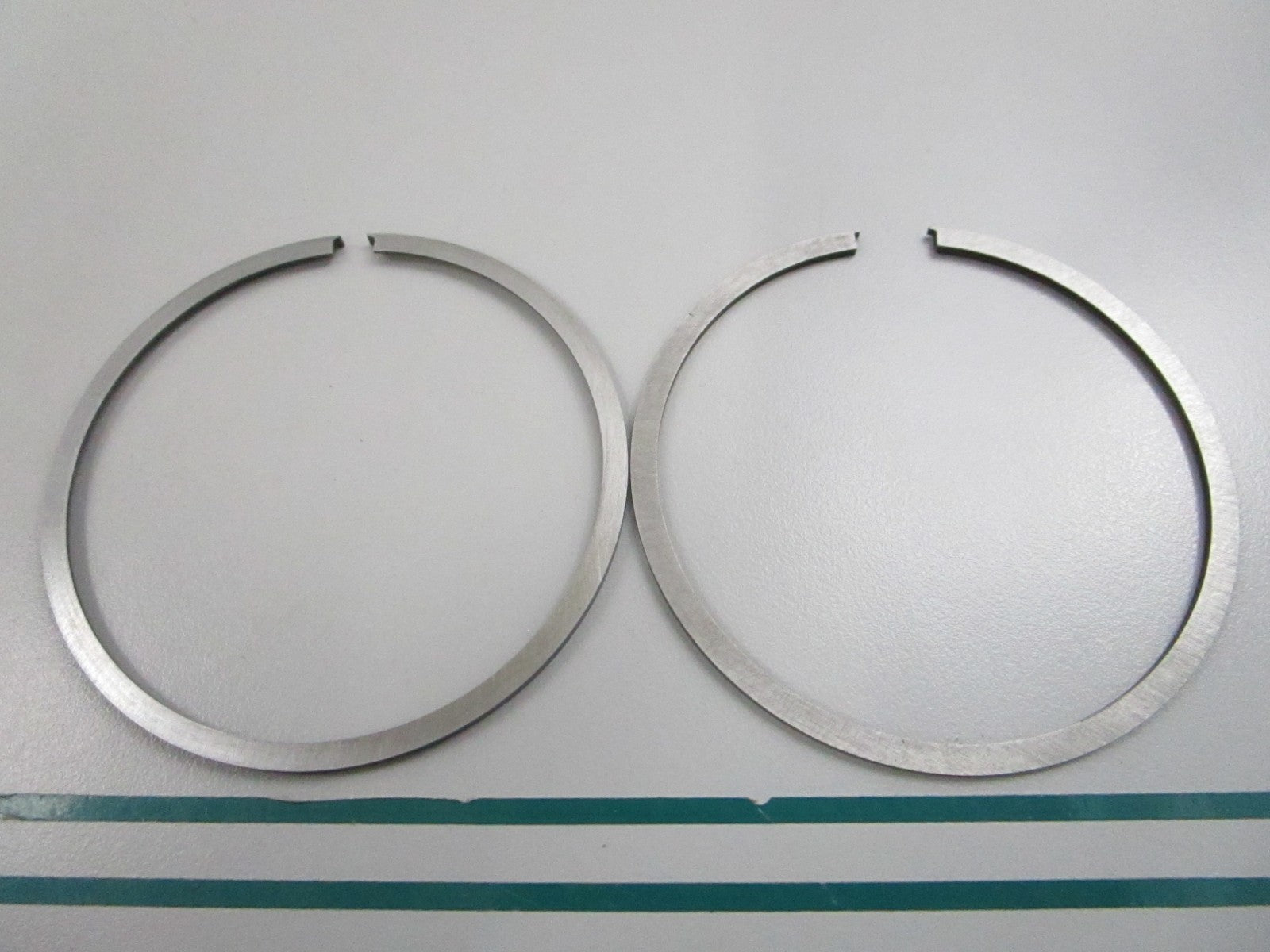 NEW OEM 384315 0384315 OMC Johnson Evinrude 2 Piston Ring Set 0810