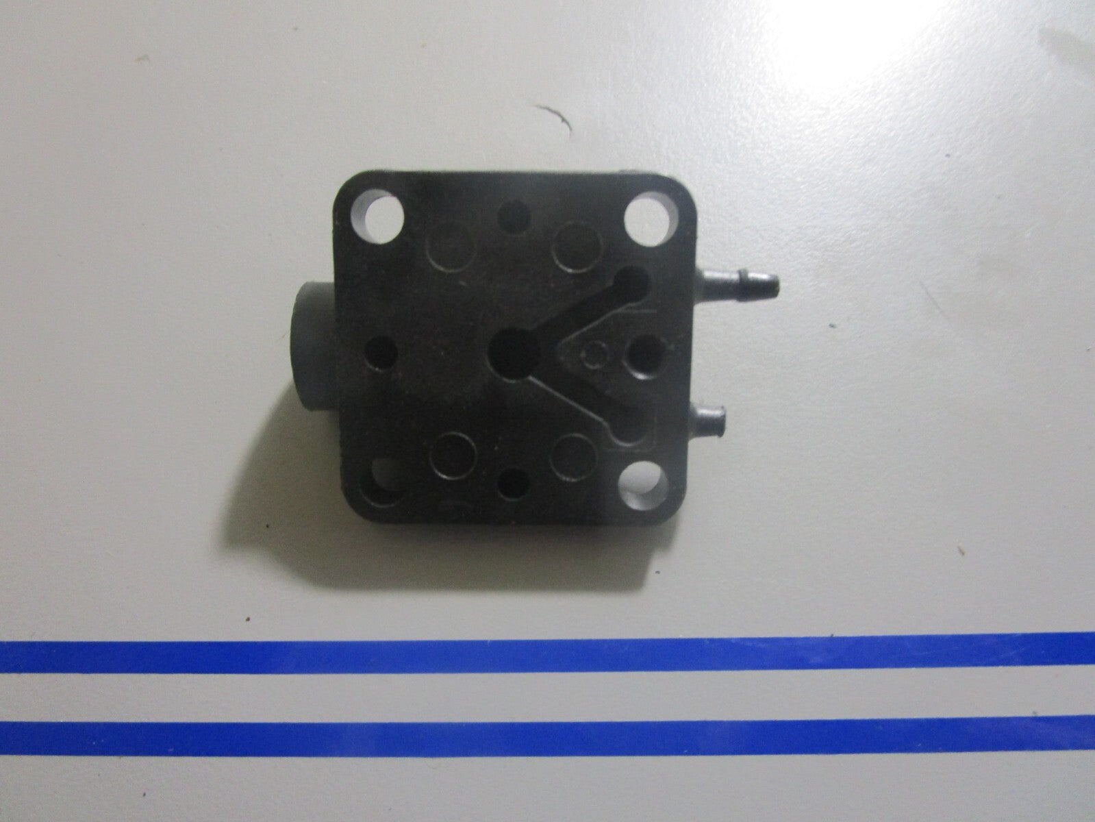 *NEW OEM* 0720 OMC Johnson Evinrude Primer Solenoid Cover 341073 0341073