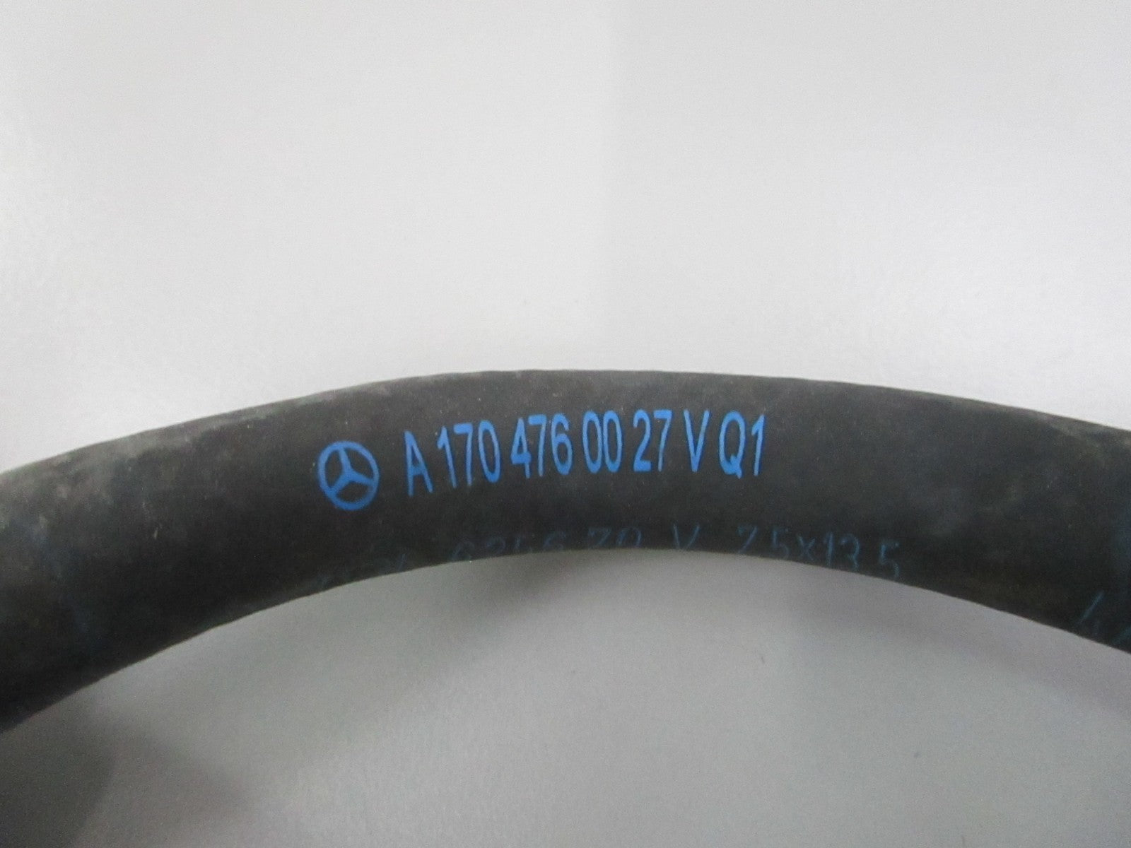 NEW OEM 1704760027  Mercedes-Benz Hose 0810