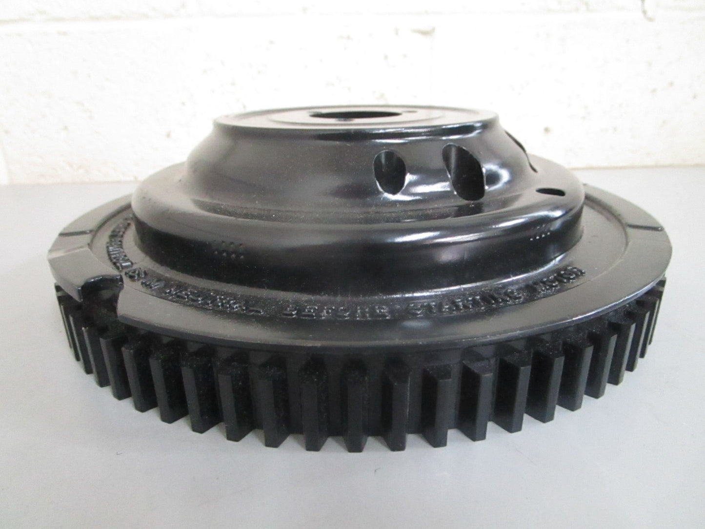 *NEW OEM* 0820 OMC Johnson Evinrude Flywheel 583696 0583696 583697