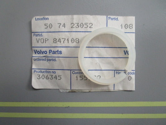 *NEW OEM* 0810 Volvo Penta Retainer Ring 847108