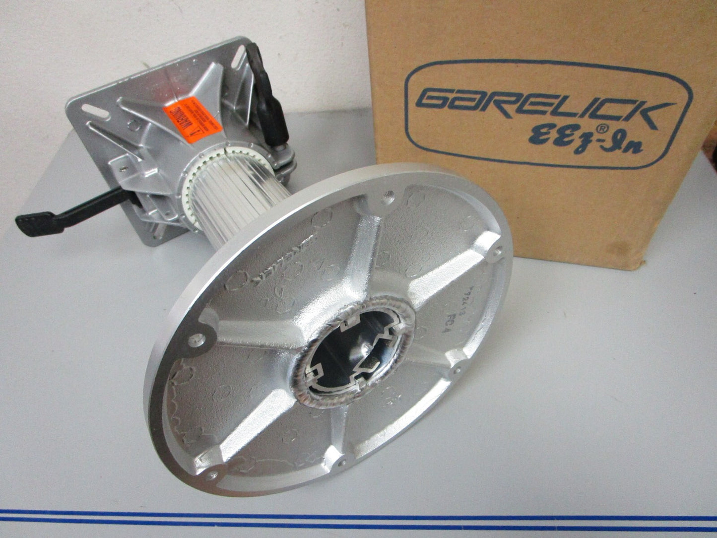 *NEW* 0720 Garelick 12" - 18" Fluted Adjustable Seat Base & Friction Height Lock