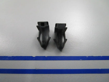 *NEW OEM* (LOT OF 2) 0810 OMC Johnson Evinrude Mounting Clip 3011292