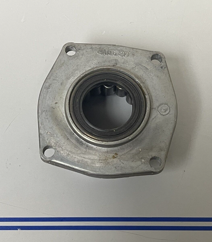 *NEW OEM* 0670 OMC Johnson Evinrude Bearing Retainer 310627 0310627