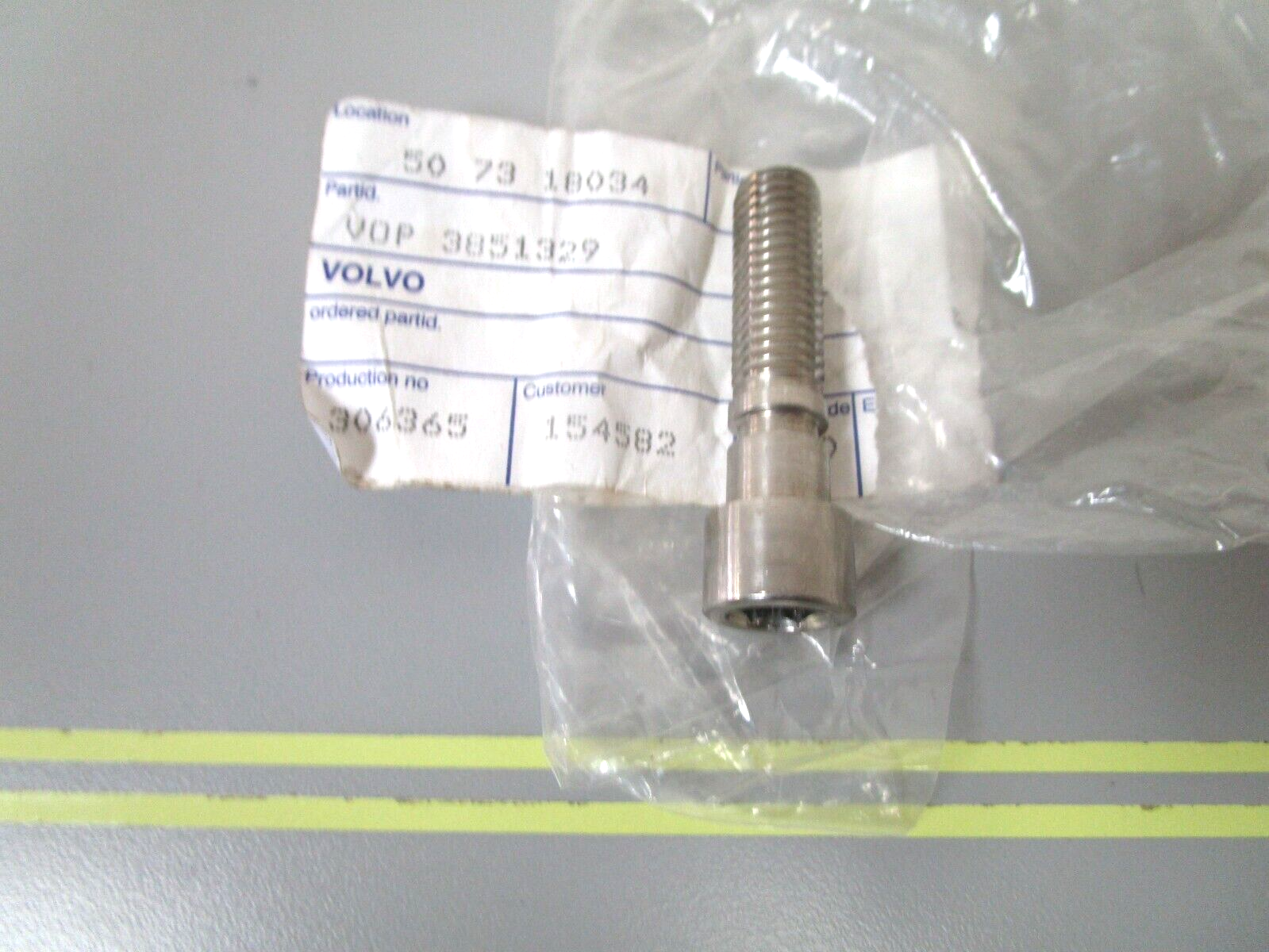 *NEW OEM* 0750 Volvo Penta SCREW 3851329