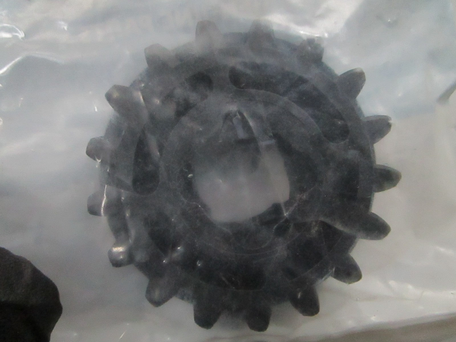 *NEW OEM* 0810 OMC Johnson Evinrude Pinion 318940 0318940