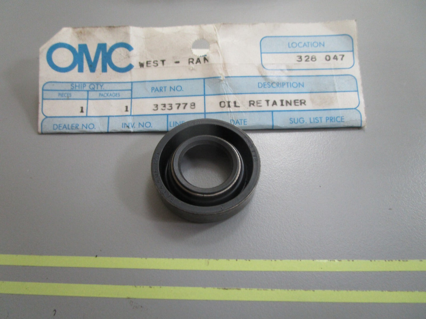 *NEW OEM* 0810 OMC Johnson Evinrude Oil Retainer 333778 0333778