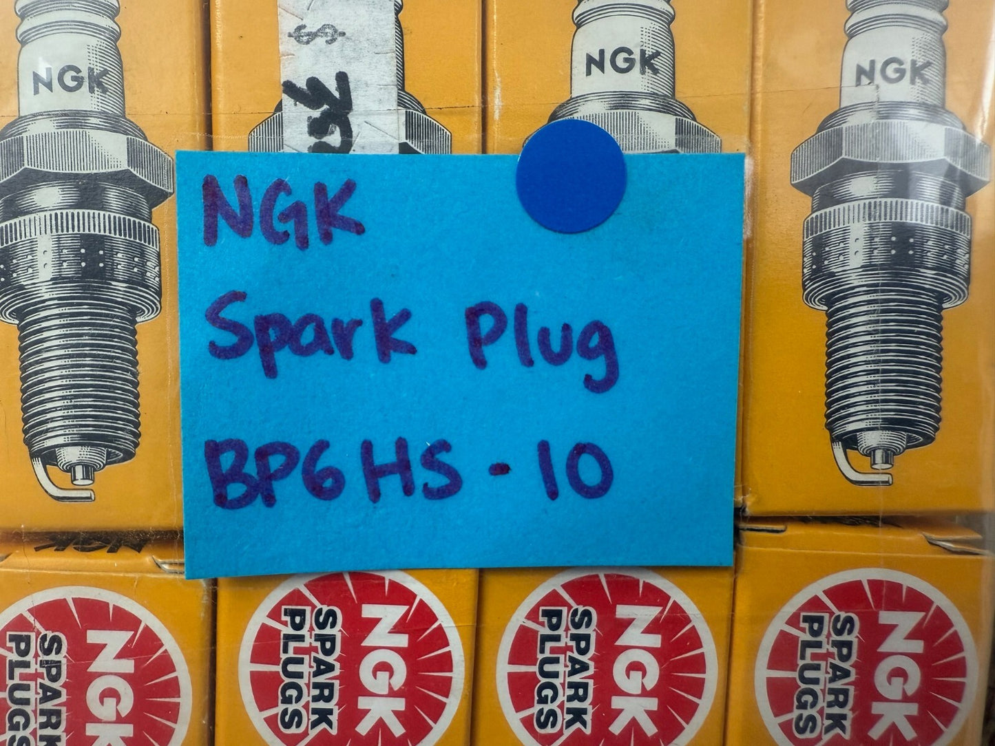 *NEW* (LOT OF 8) 0820 NGK Spark Plug BP6HS-10