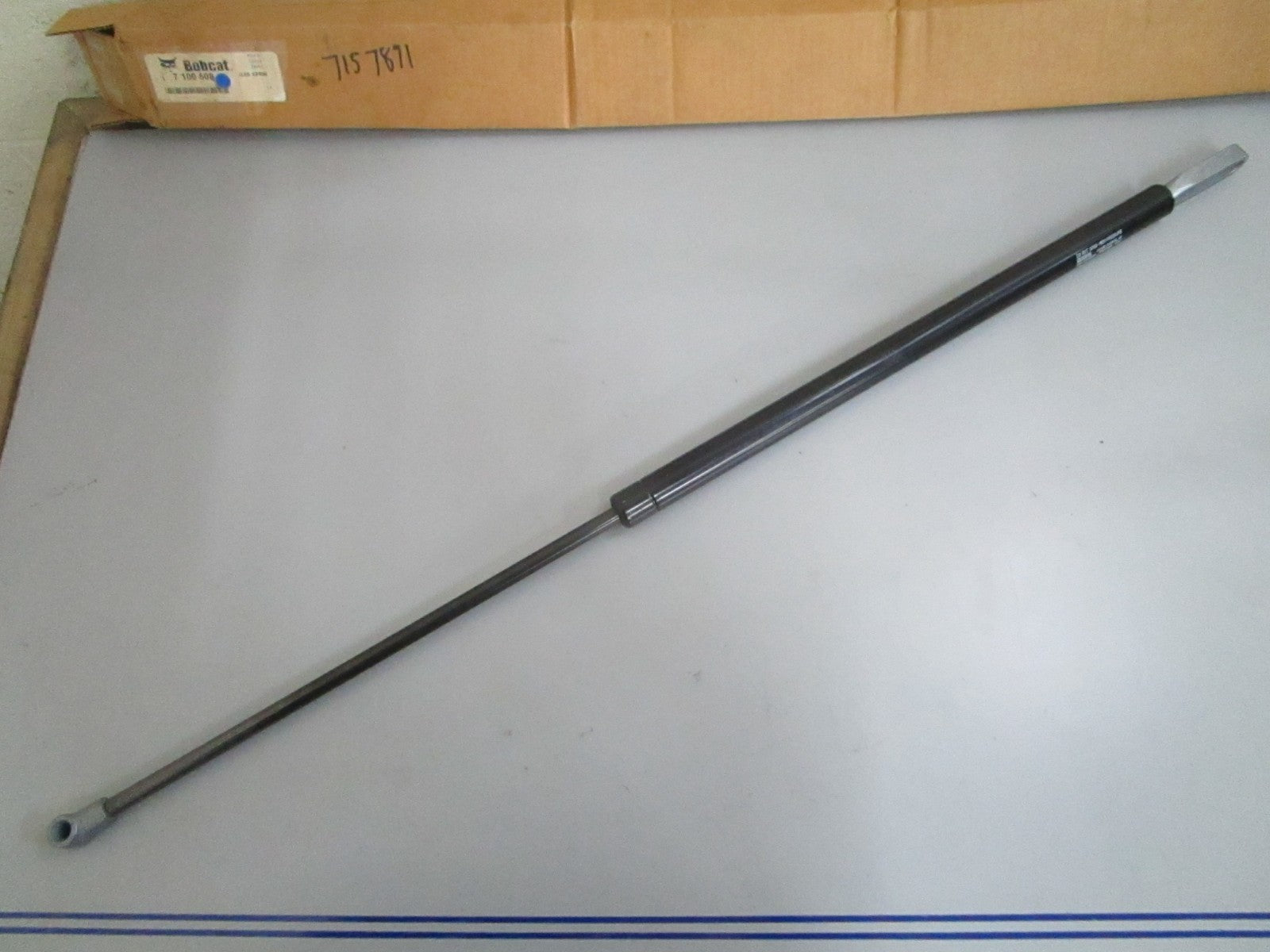 *NEW OEM* 0820 Bobcat Gas Spring 7100508