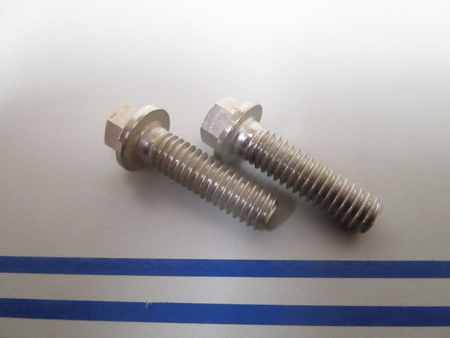 NEW OEM (LOT OF 2) 123018 0123018 OMC Johnson Evinrude Screw 0810