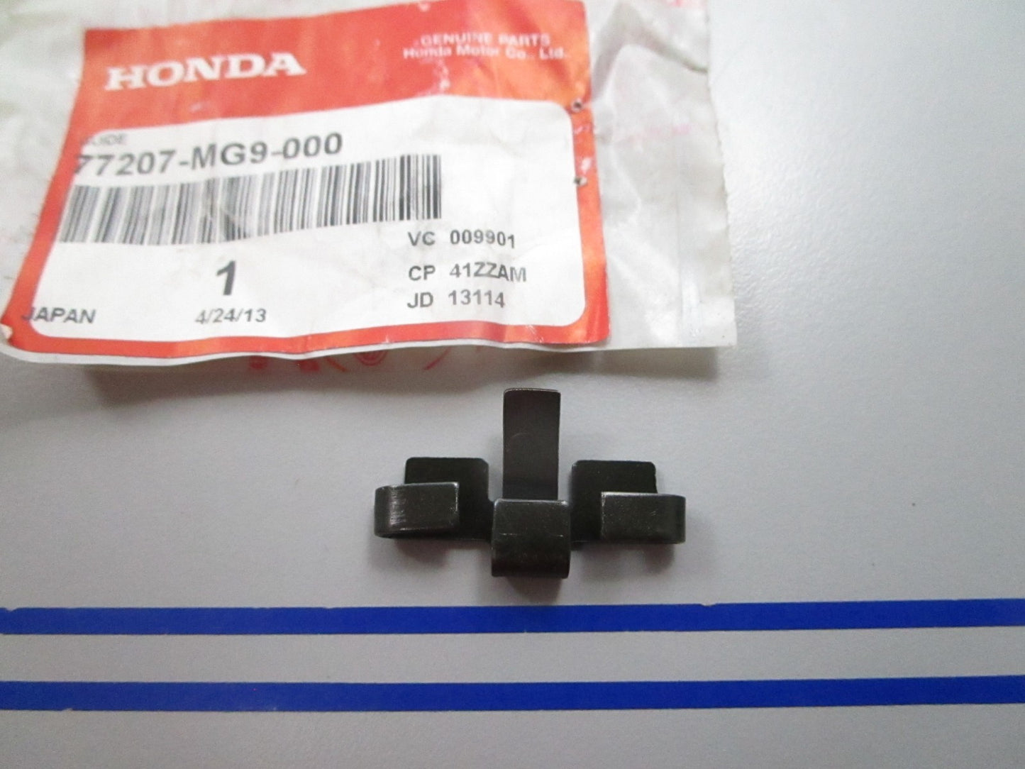 NEW OEM 77207-MG9-000 Honda Guide 0810