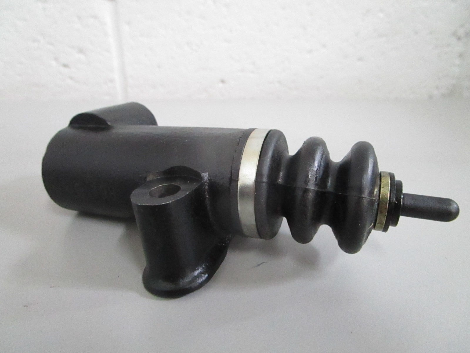 NEW OEM 0002954207 Mercedes-Benz Slave Cylinder 0820