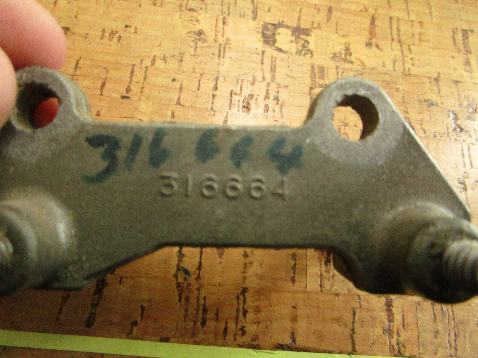 *NEW OEM* 0810 OMC Johnson Evinrude Idle Adjustment Bracket 316664 0316664