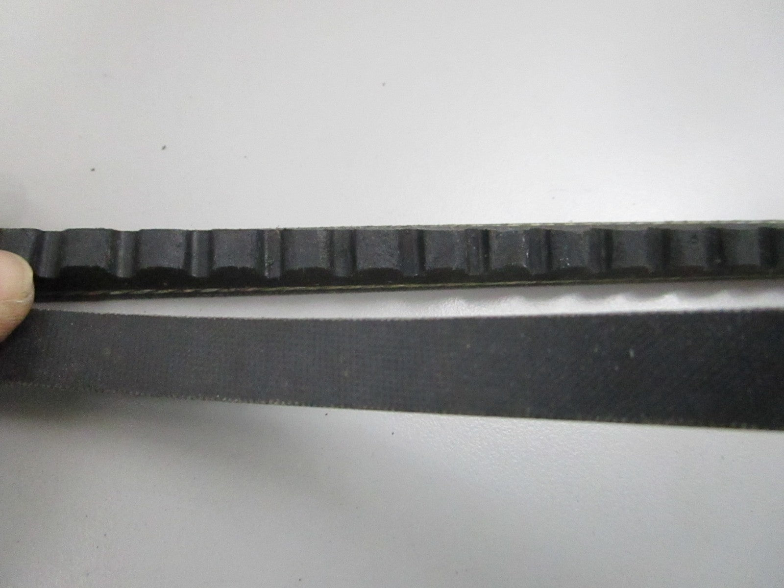 NEW OEM 976483 Volvo Penta V-Belt Set 0810