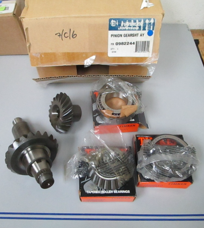 *NEW OEM* 0720 OMC Johnson Evinrude Ball Gear Shaft & Pinion Ay 982244 0982244