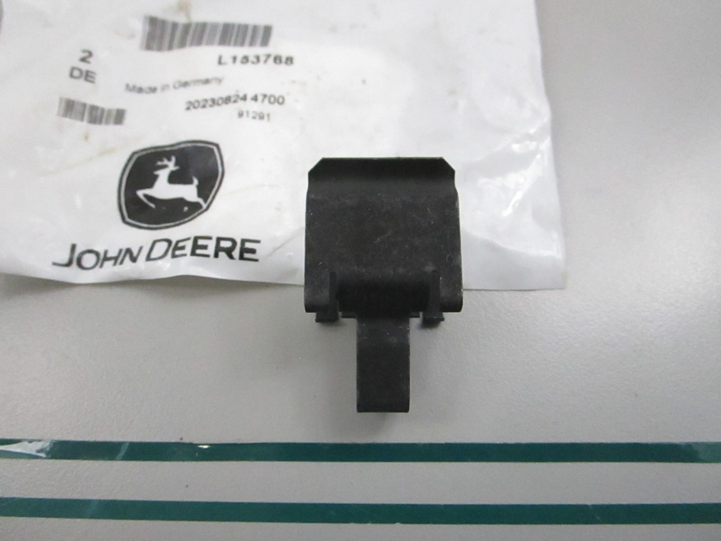 John Deere NEW OEM Snap-In Clip Fastener L153768 NOS 0810
