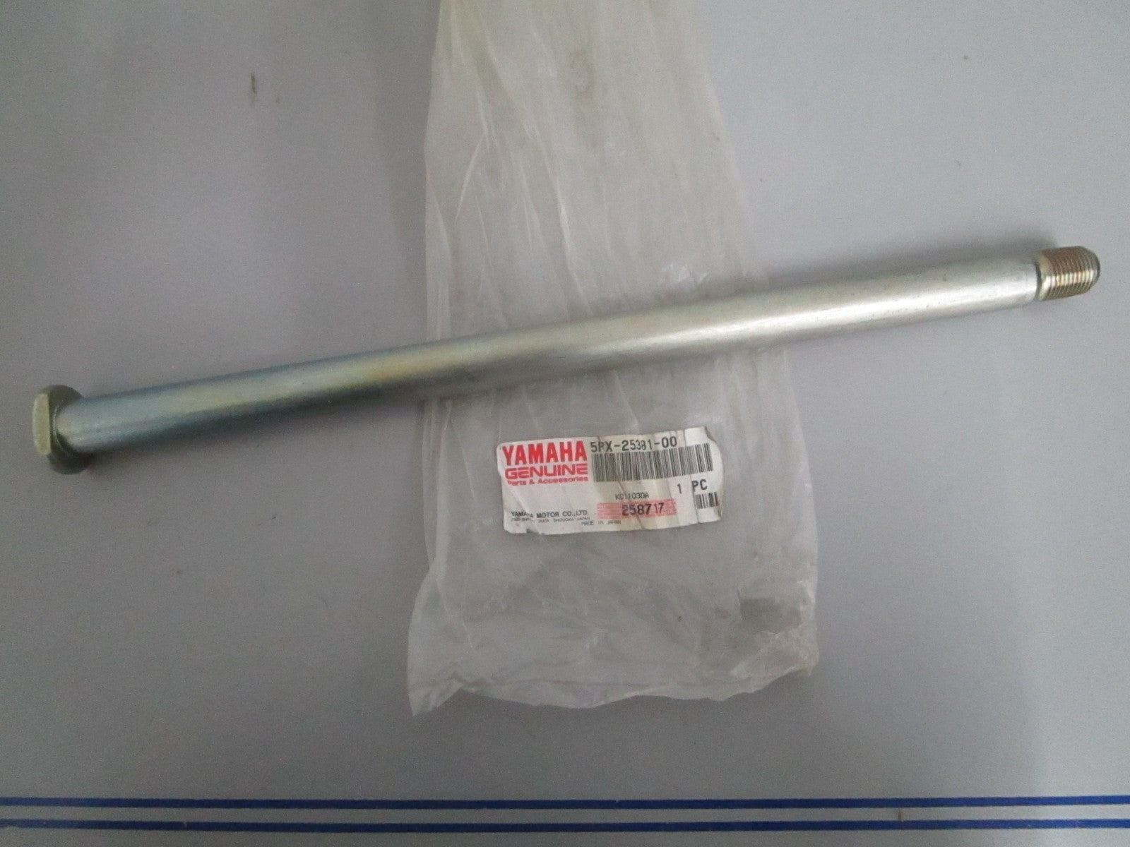 NEW OEM 5PX-25381-00-00 Yamaha Wheel Axle 0820