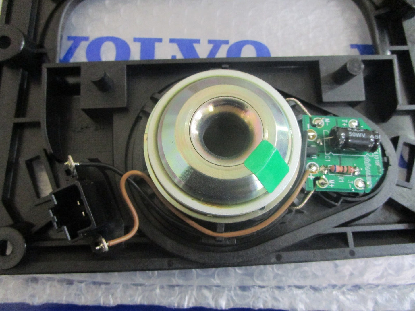 *NEW OEM* 0820 Volvo Penta Dynaudio Center Speaker & Mount Kit 30752351