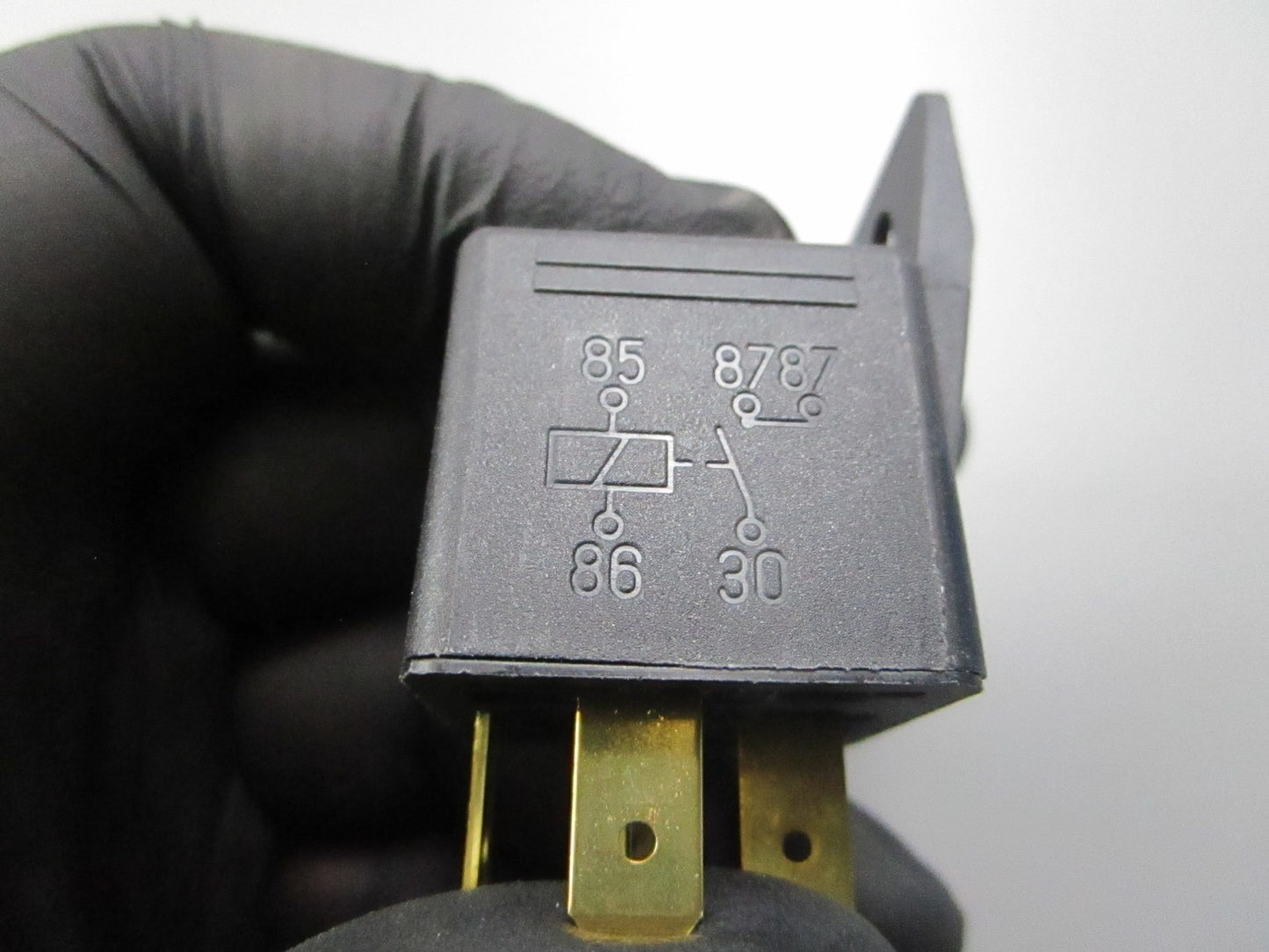 *NEW OEM* 0810 Volvo Penta Relay 241817