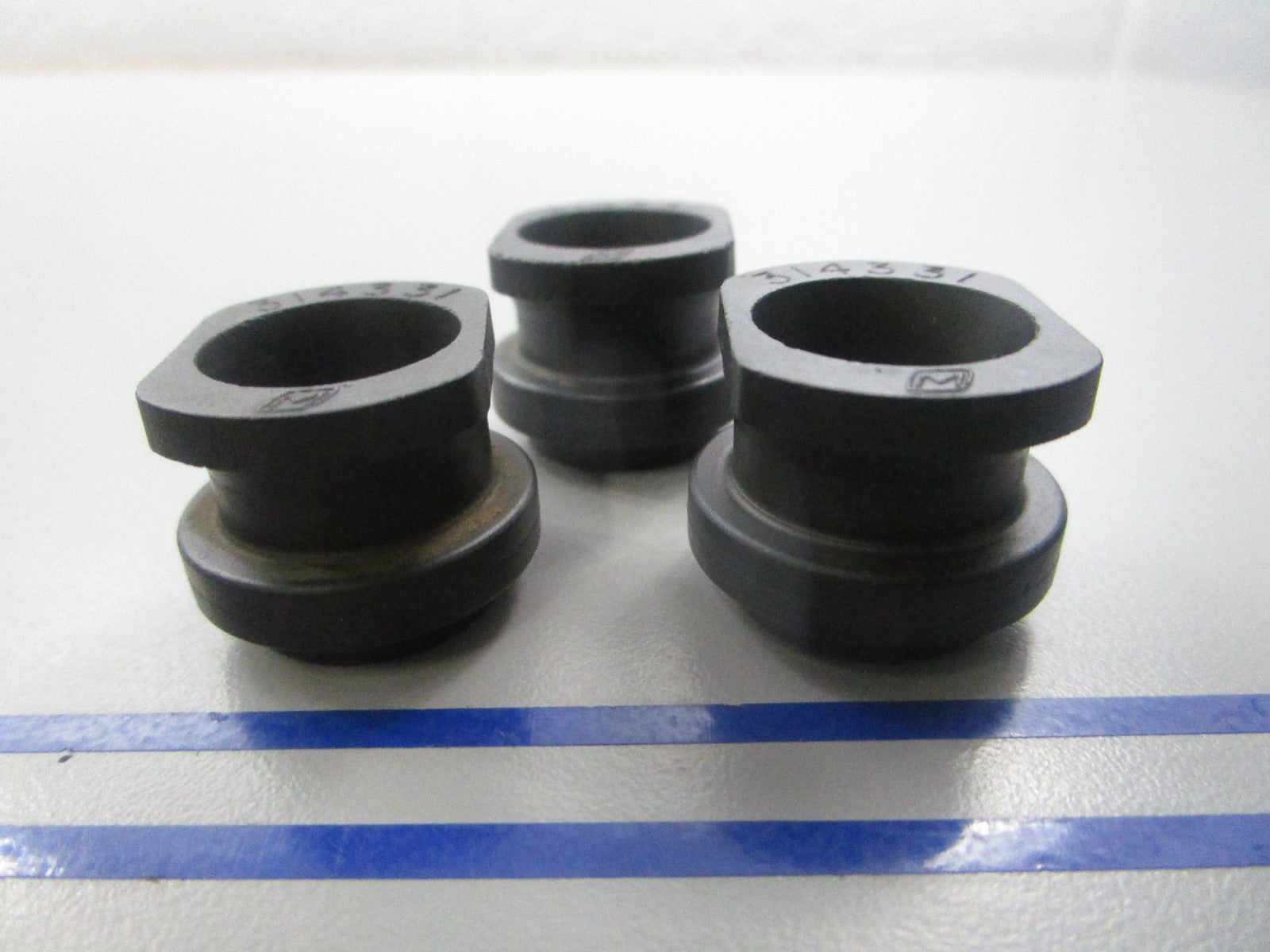 NEW OEM (LOT OF 3) 314331 0314331 OMC Johnson Evinrude Grommet 0810