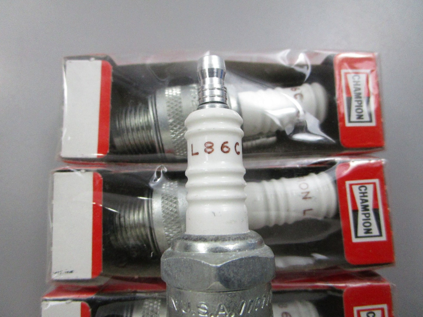 NEW (LOT OF 4) L86C Champion Spark Plug 0810